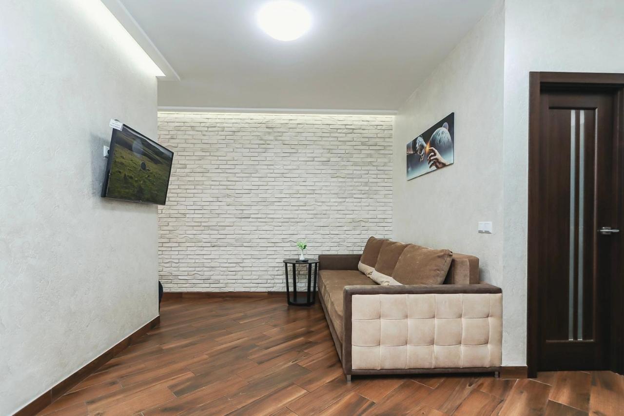 Cozy Apartment On Belvedere Ivano-Frankivsk Exterior photo