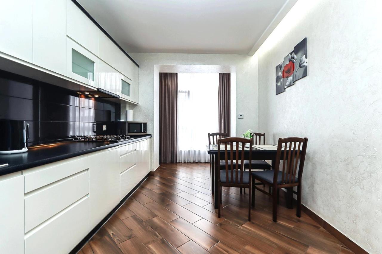 Cozy Apartment On Belvedere Ivano-Frankivsk Exterior photo